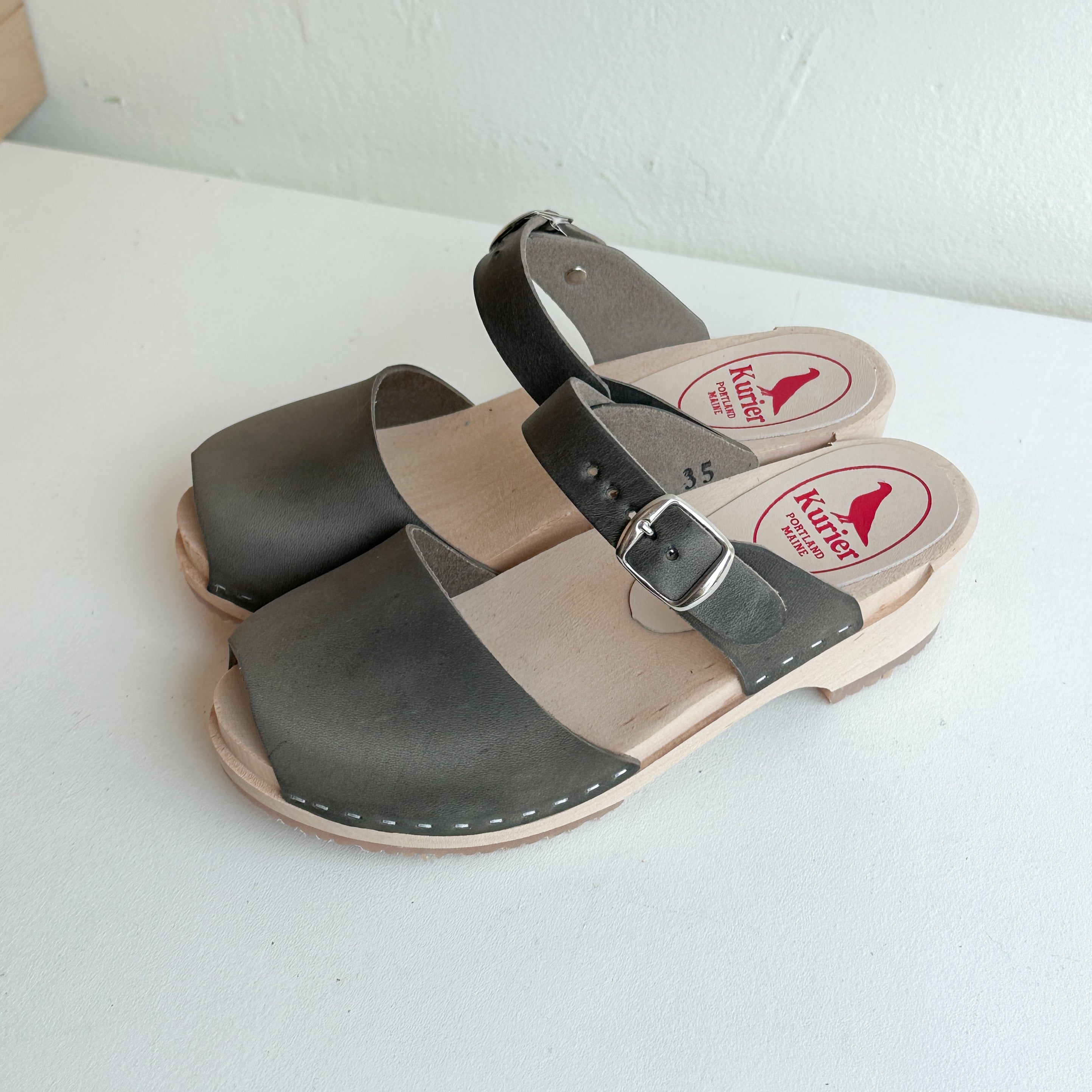 Studio Sale Size 35