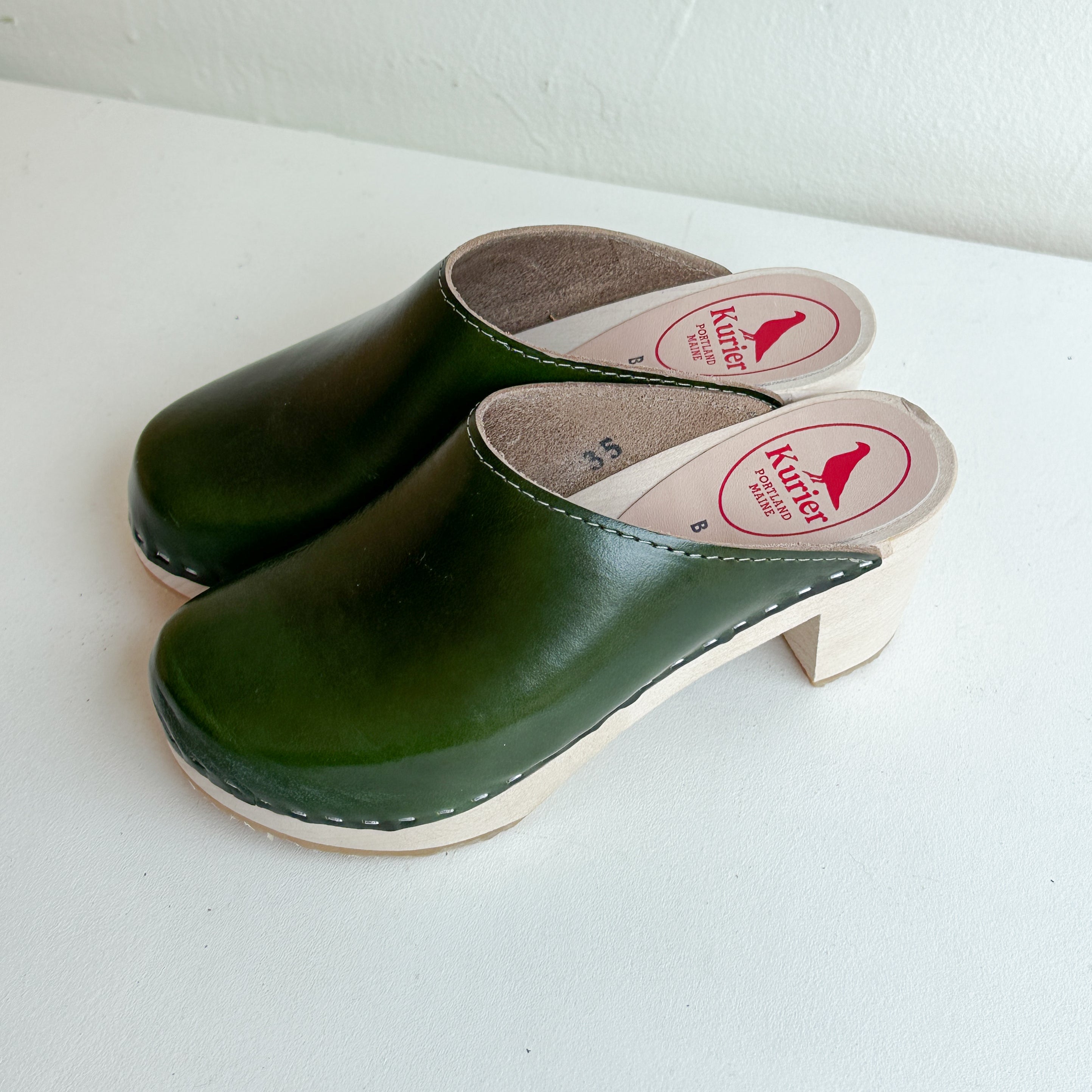 Studio Sale Size 35