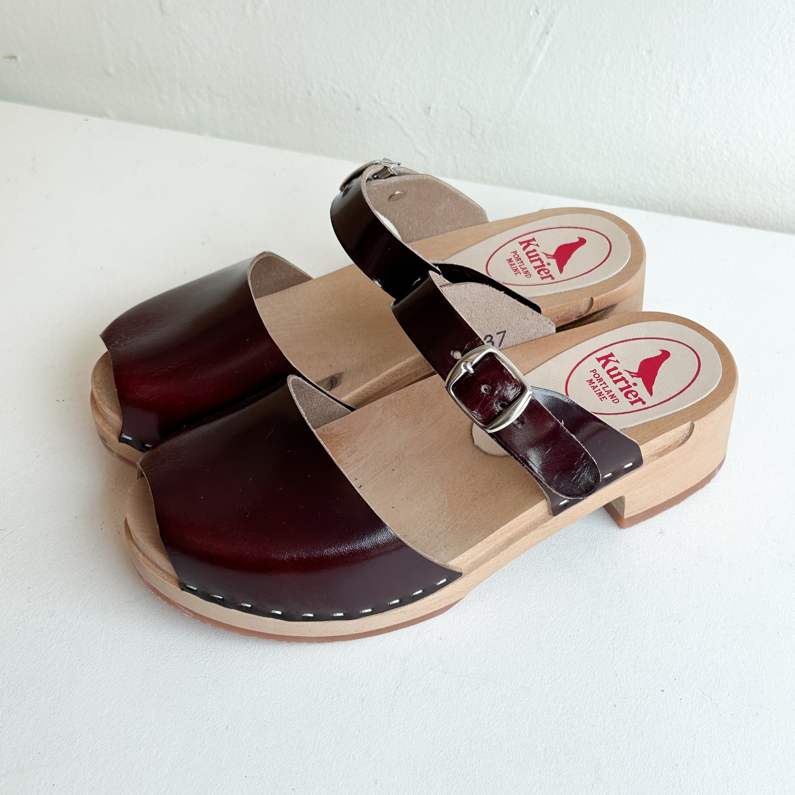 Studio Sale Size 37