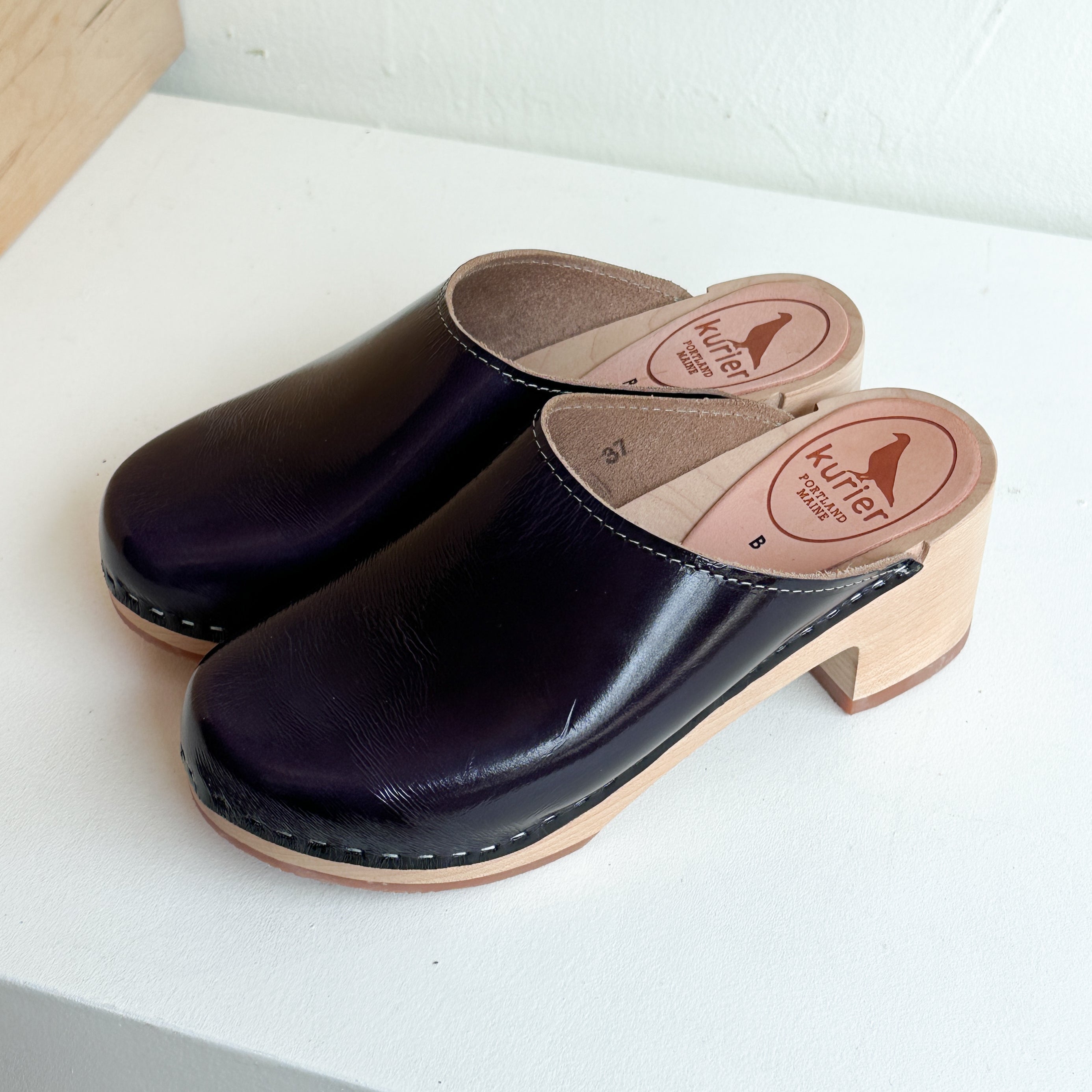 Studio Sale Size 37