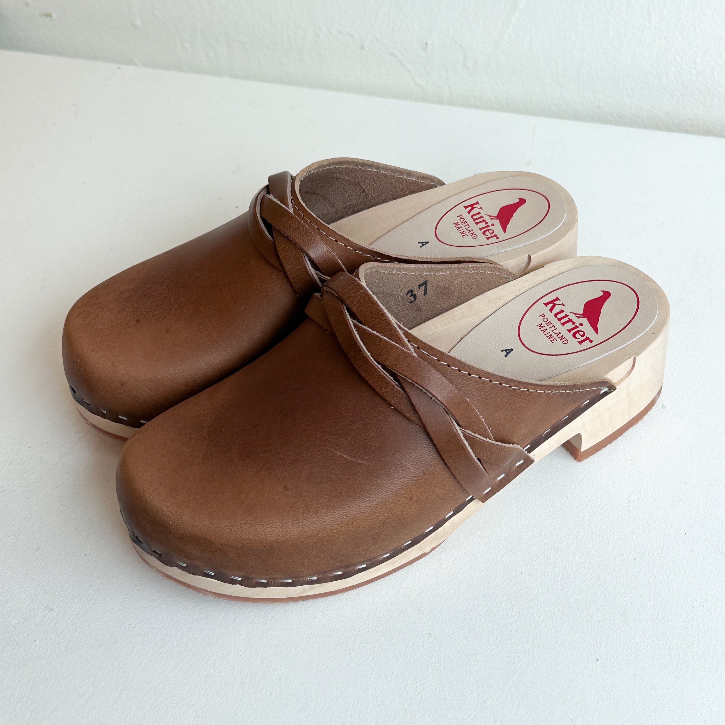 Studio Sale Size 37