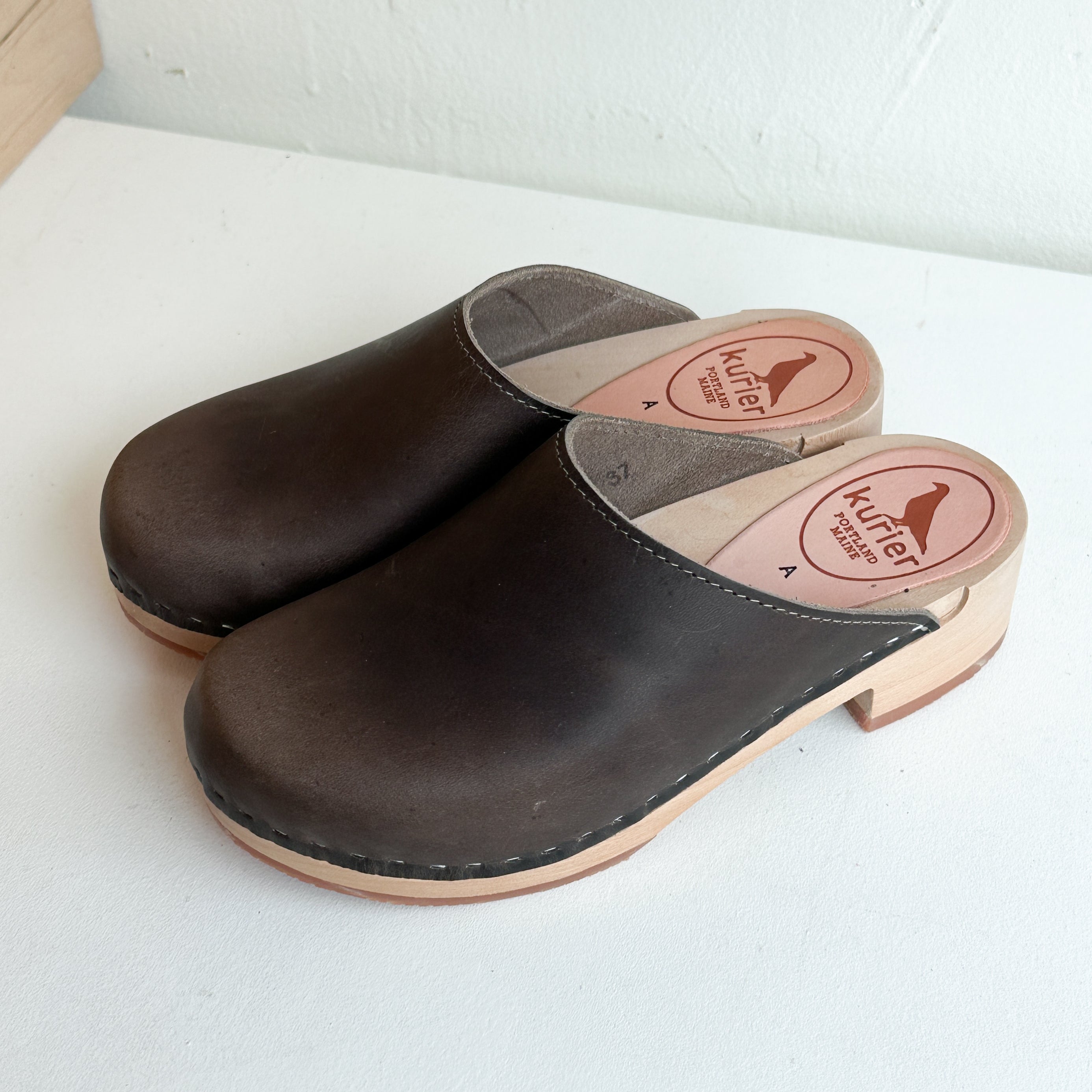 Studio Sale Size 37