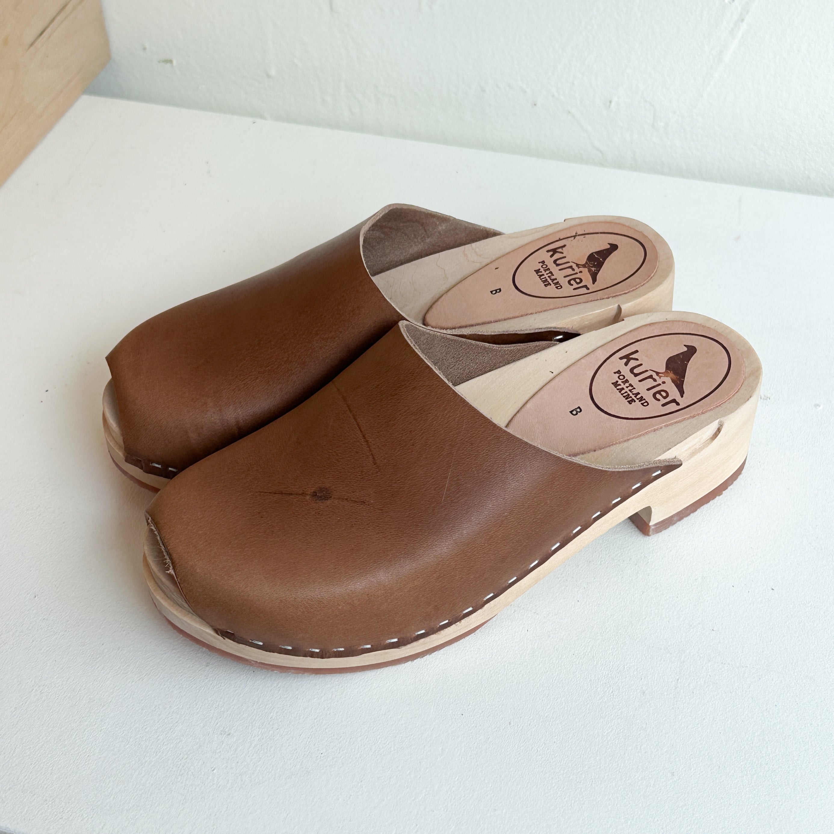 Studio Sale Size 37