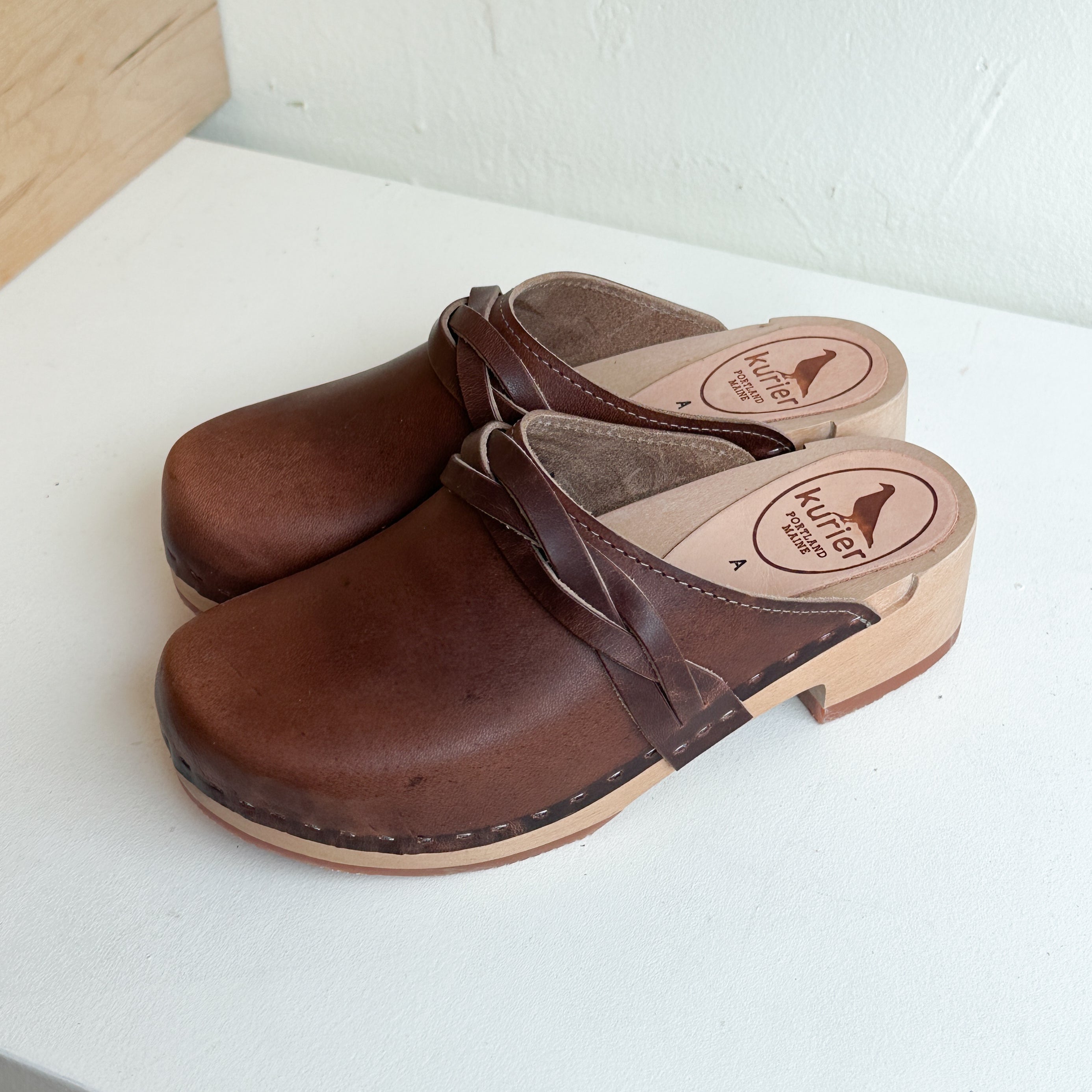 Studio Sale Size 37