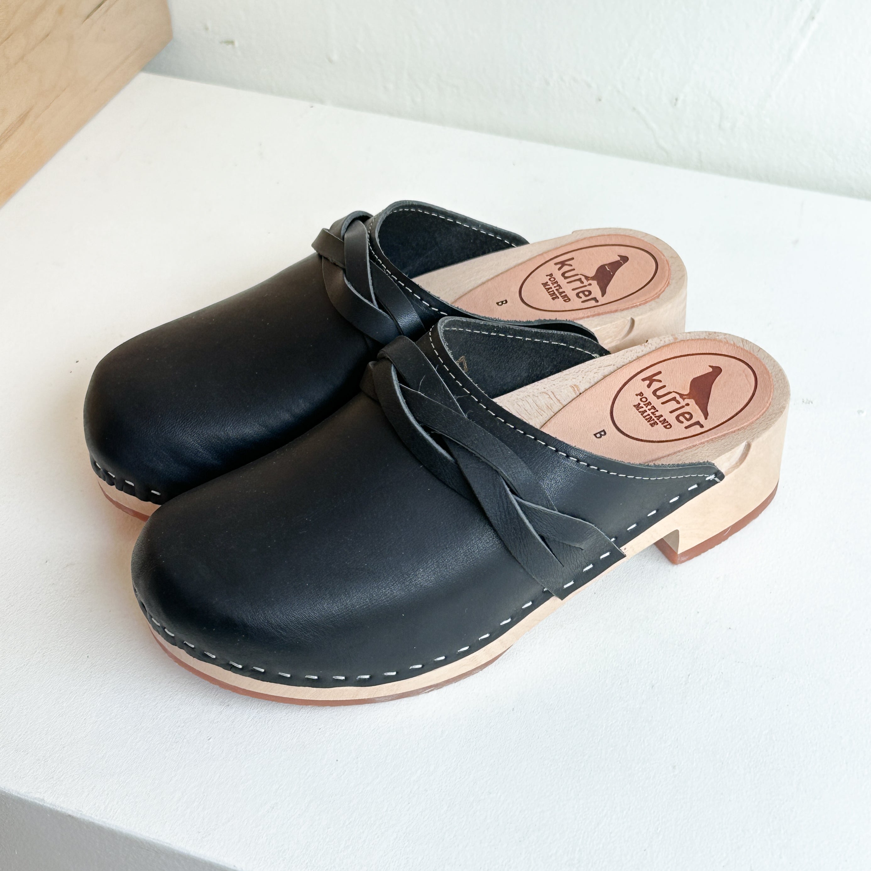 Studio Sale Size 37