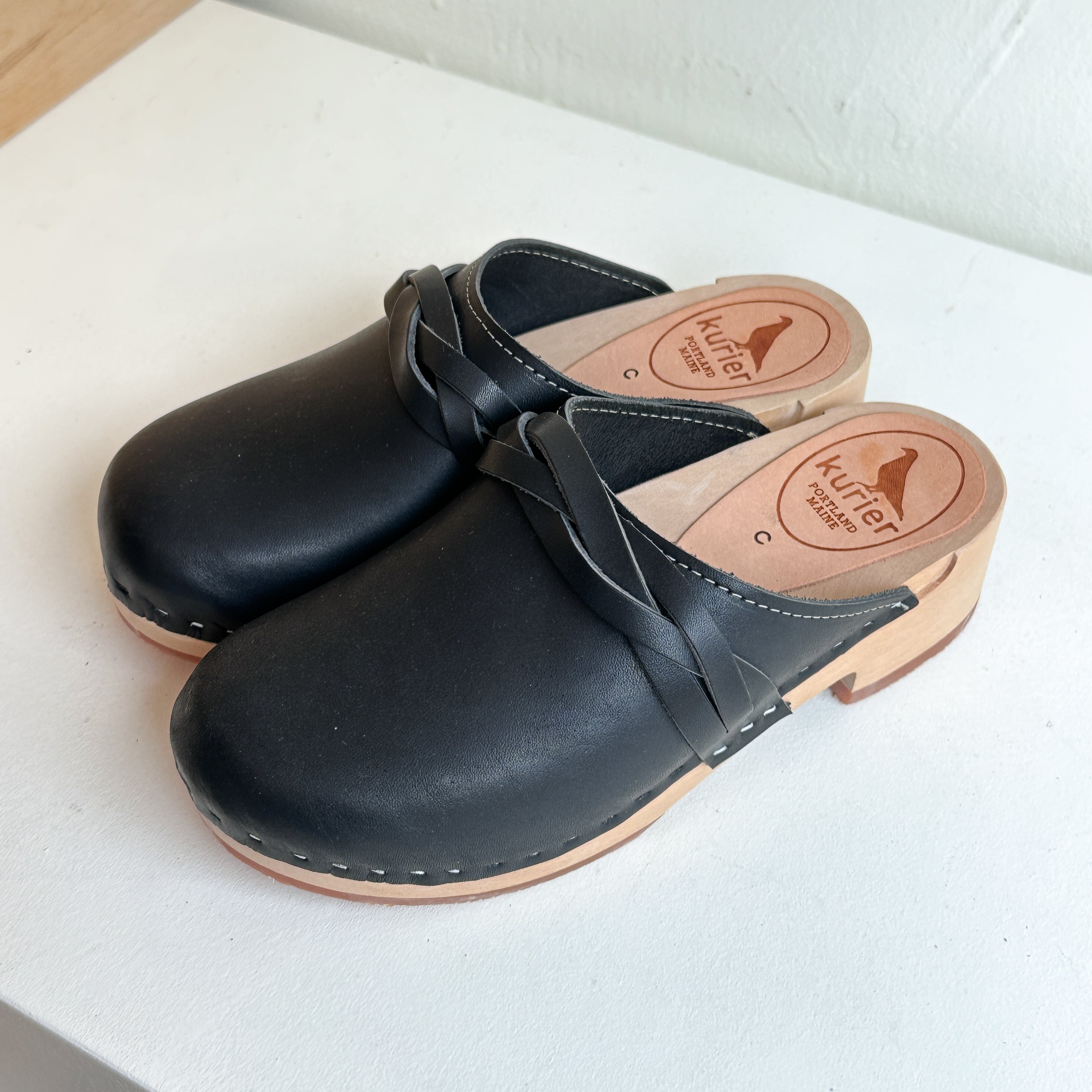 Studio Sale Size 37