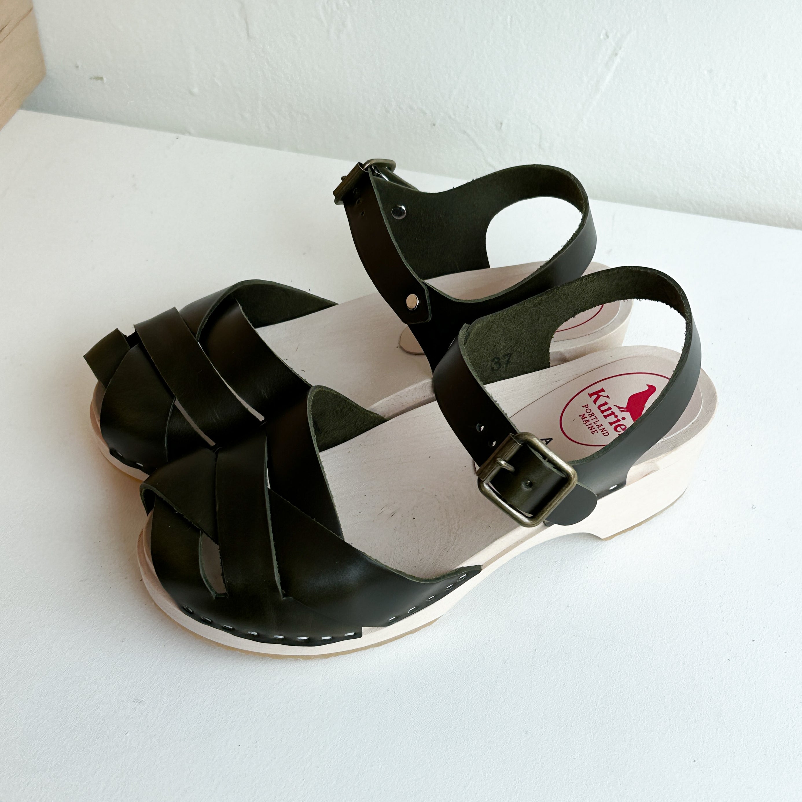 Studio Sale Size 37