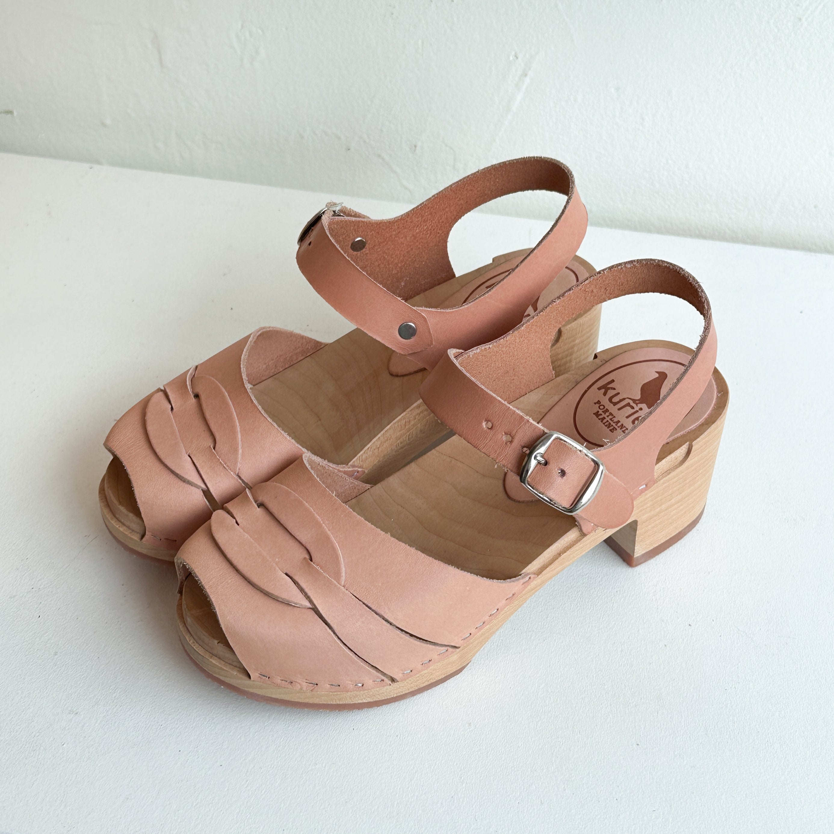 Studio Sale Size 37