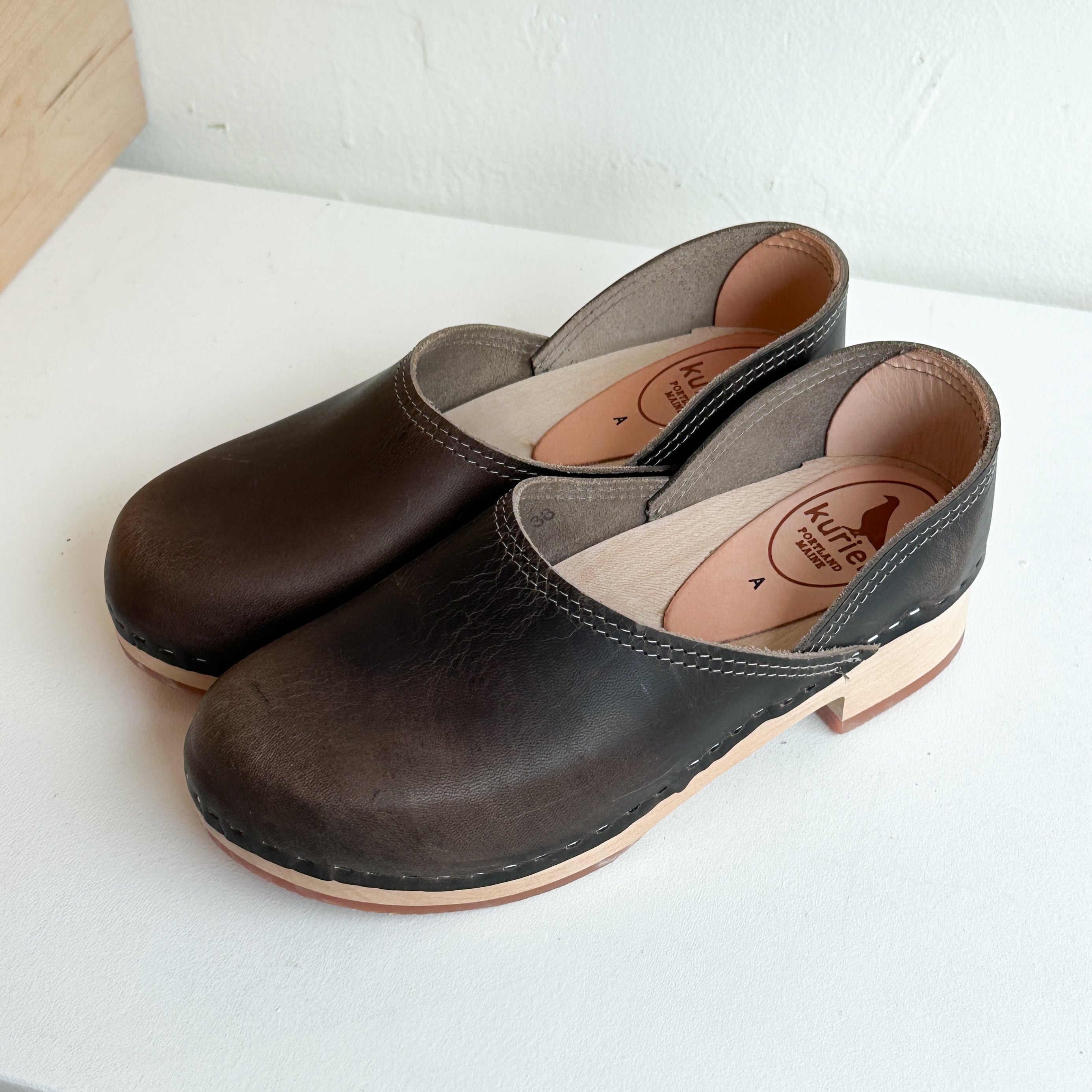 Studio Sale Size 37