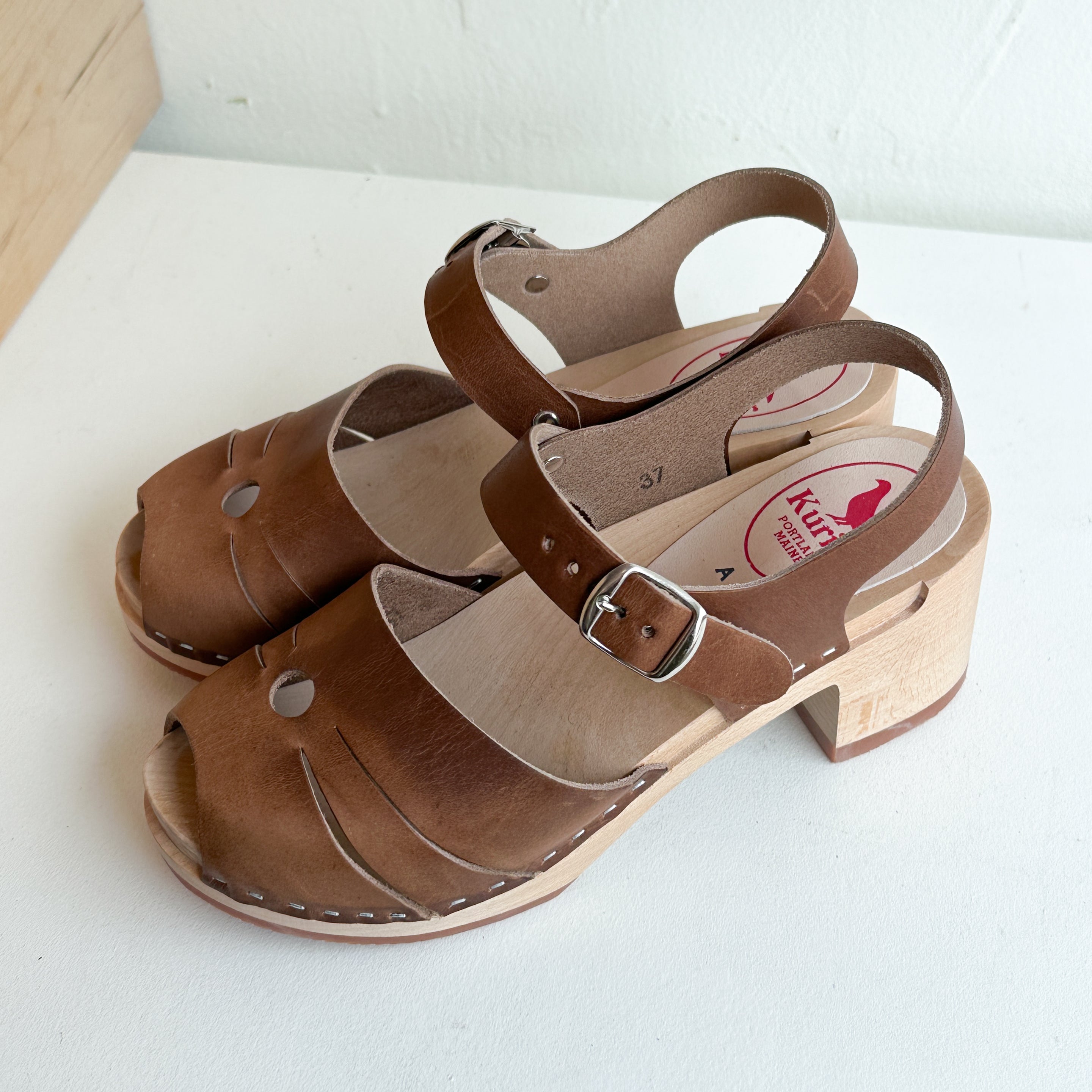 Studio Sale Size 37
