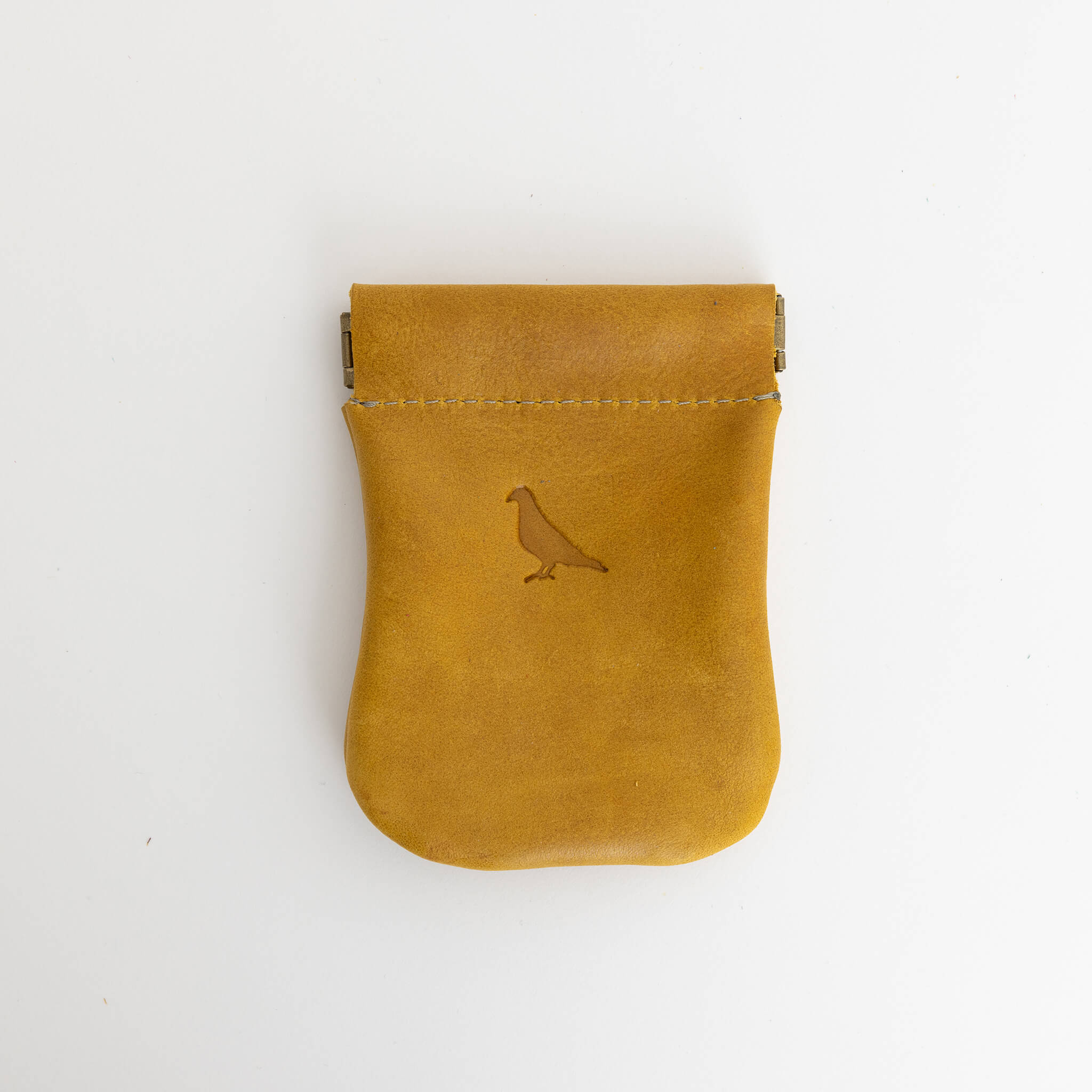 pilu pouch unisex kiss-close pouch - handmade leather - honey front view